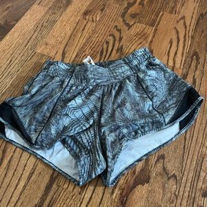 Lululemon 2.5 in hotty hot shorts, green and black pattern, size 6